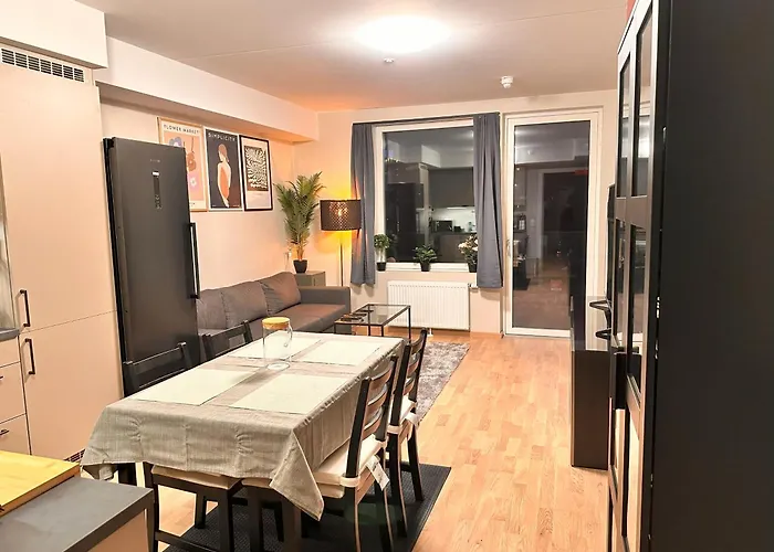 New Modern 2 Room Apartment With 2 Beds & Free Parking
