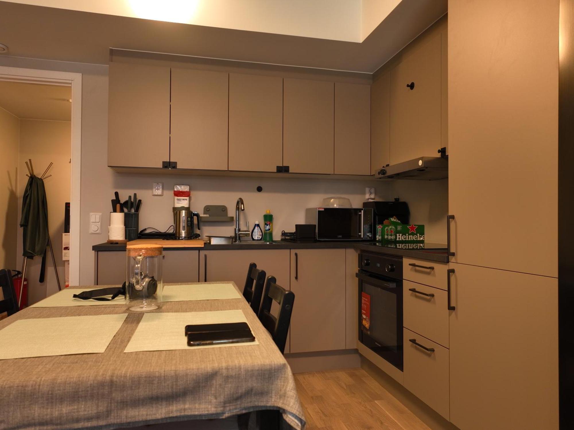 New Modern 2 With 2 Beds & Free Parking Apartment