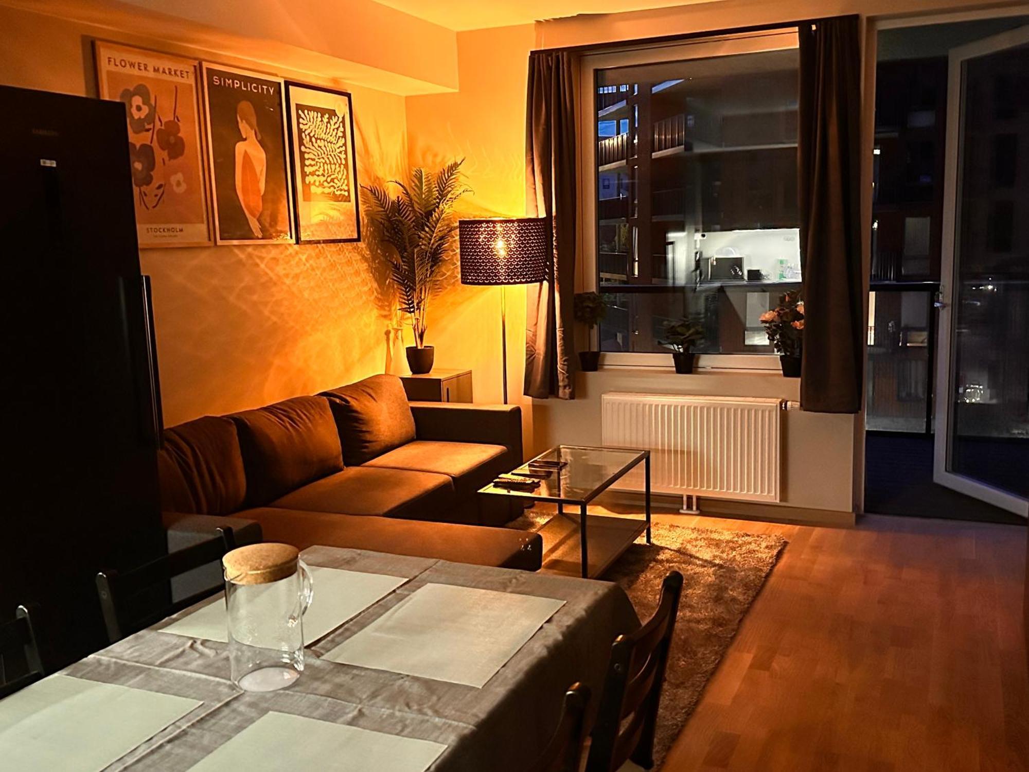 New Modern 2 With 2 Beds & Free Parking Apartment Lorenskog