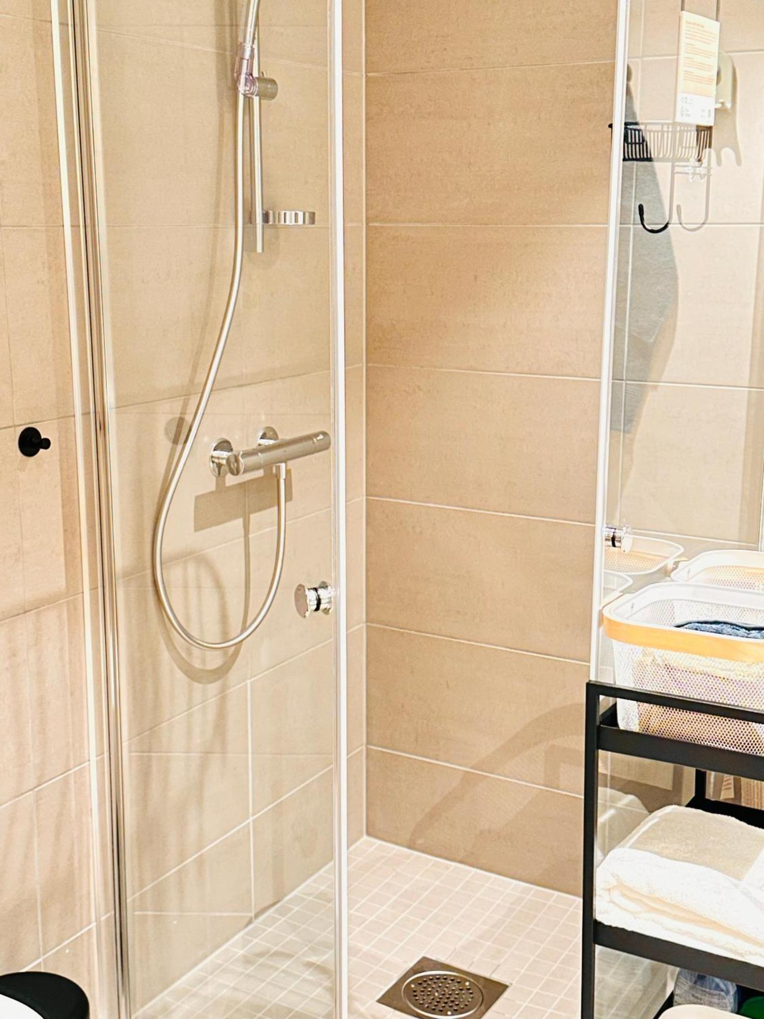 New Modern 2 With 2 Beds & Free Parking * Lorenskog