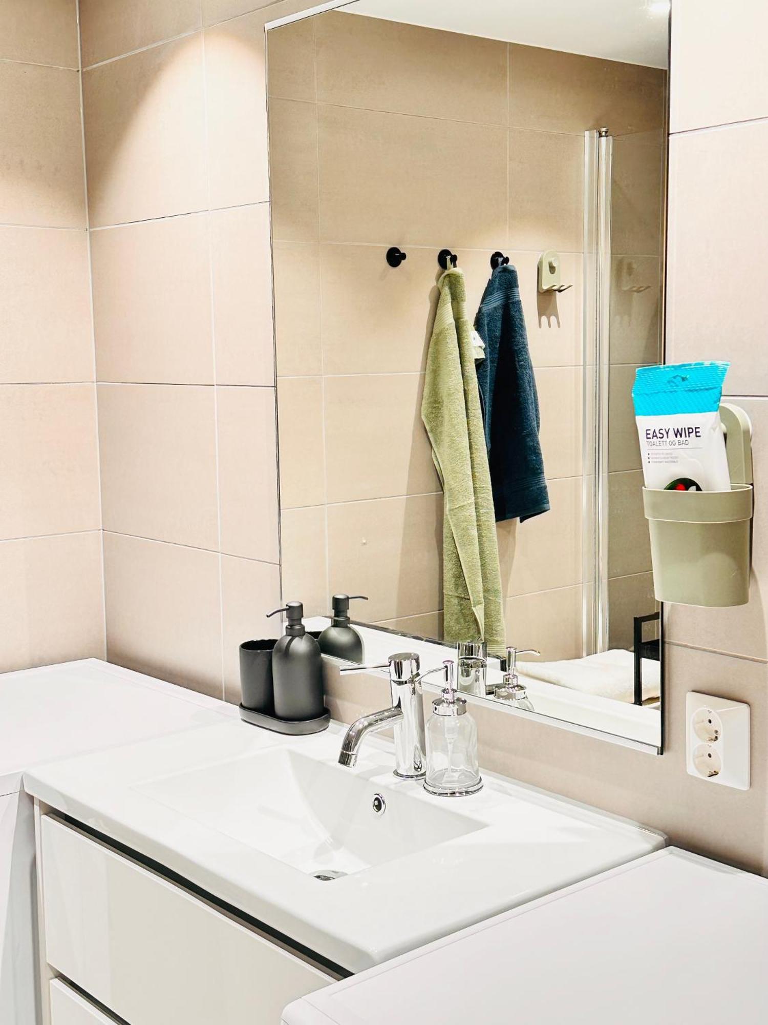 Apartment New Modern 2 With 2 Beds & Free Parking *