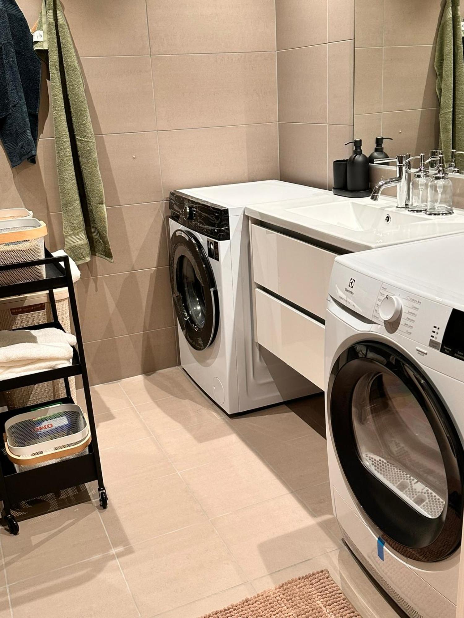 Apartment New Modern 2 With 2 Beds & Free Parking *