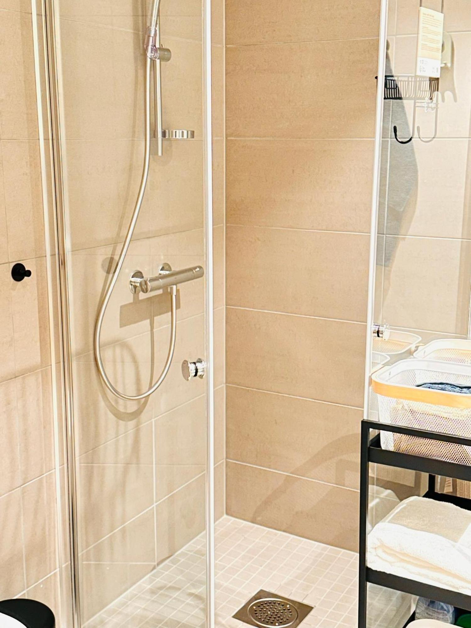 Apartment New Modern 2 With 2 Beds & Free Parking