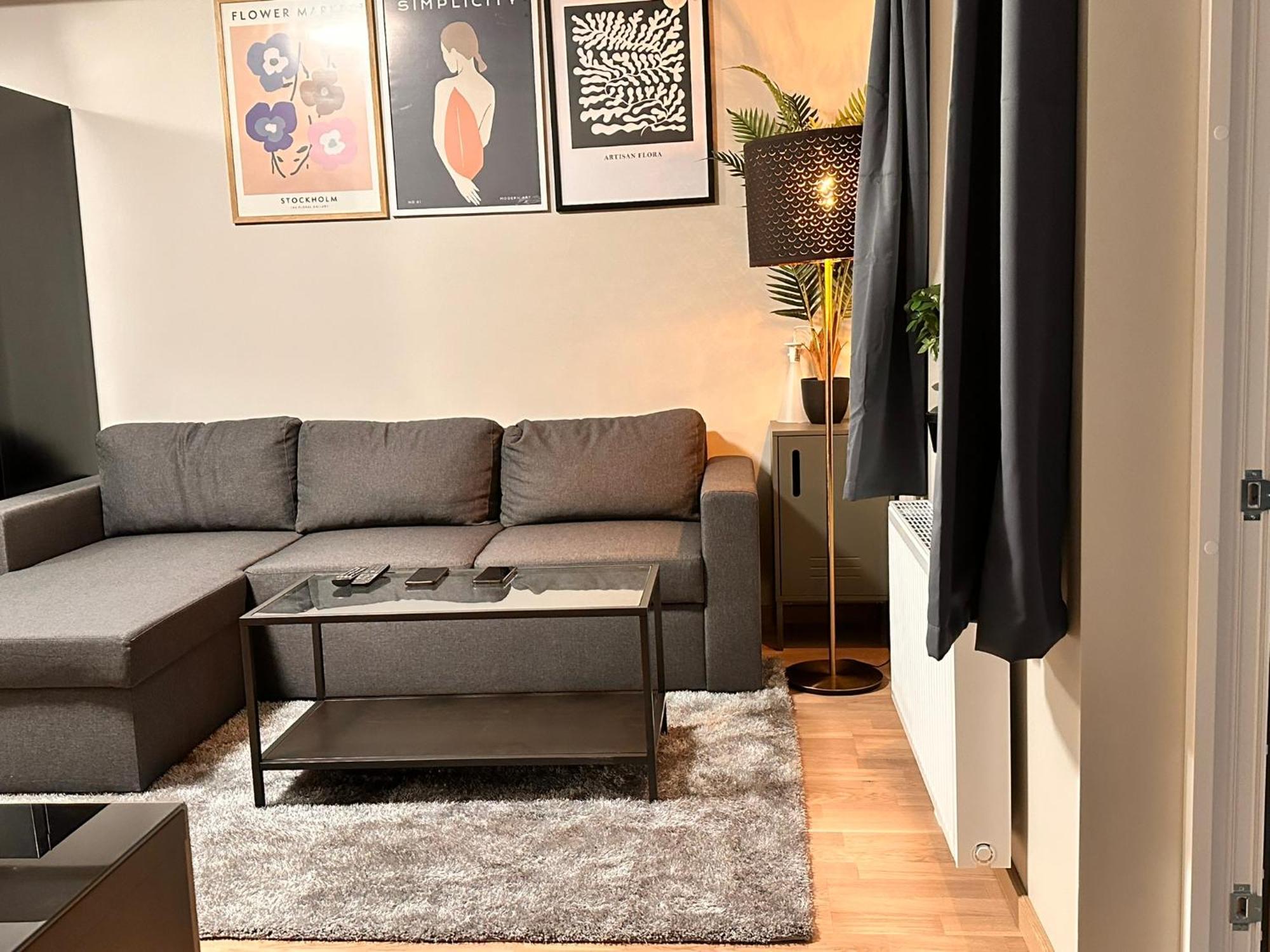 New Modern 2 With 2 Beds & Free Parking