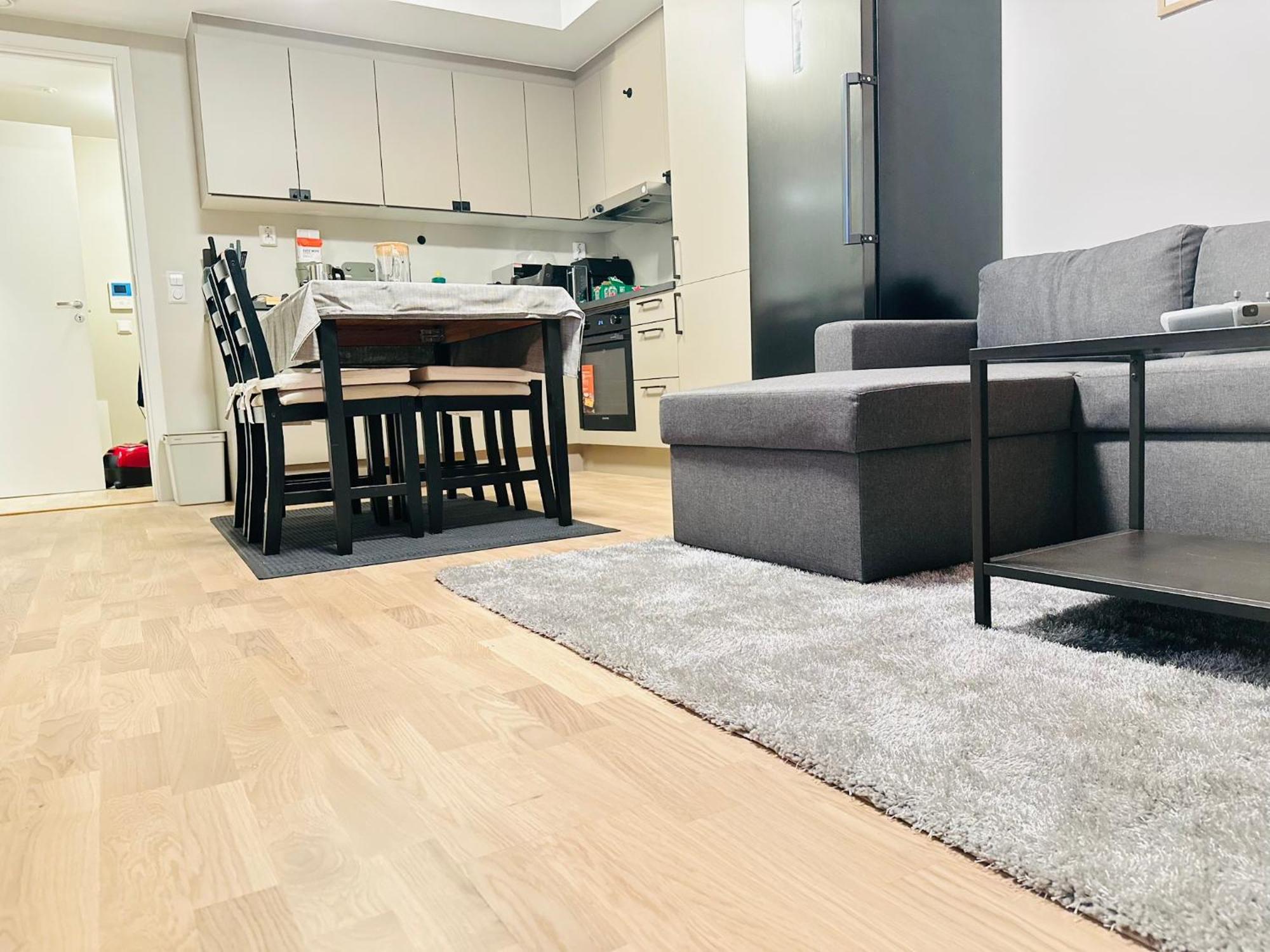 New Modern 2 With 2 Beds & Free Parking