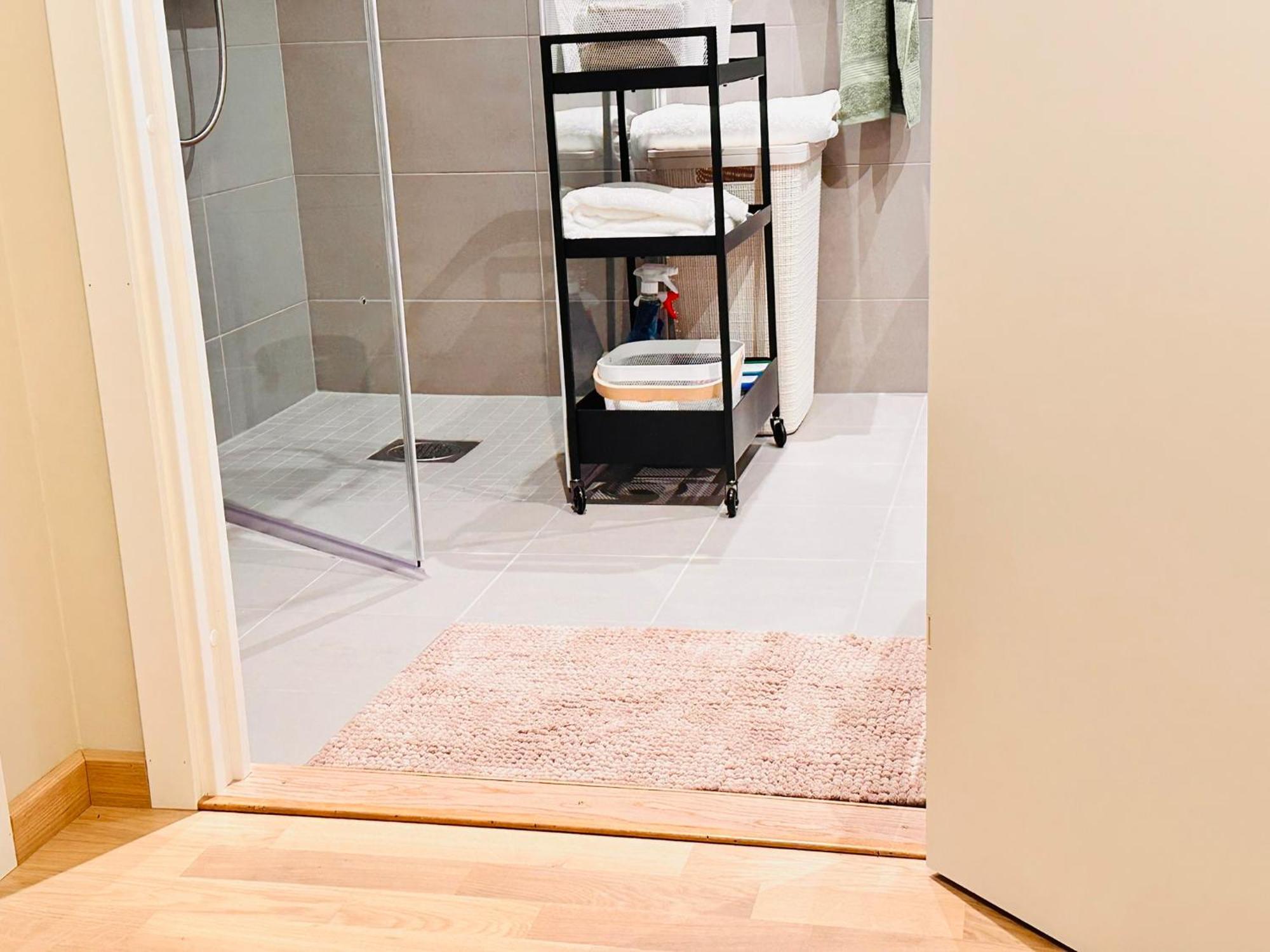New Modern 2 With 2 Beds & Free Parking *