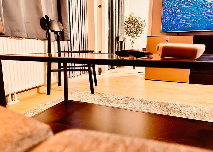 New Modern 2 Room Apartment With 2 Beds & Free Parking