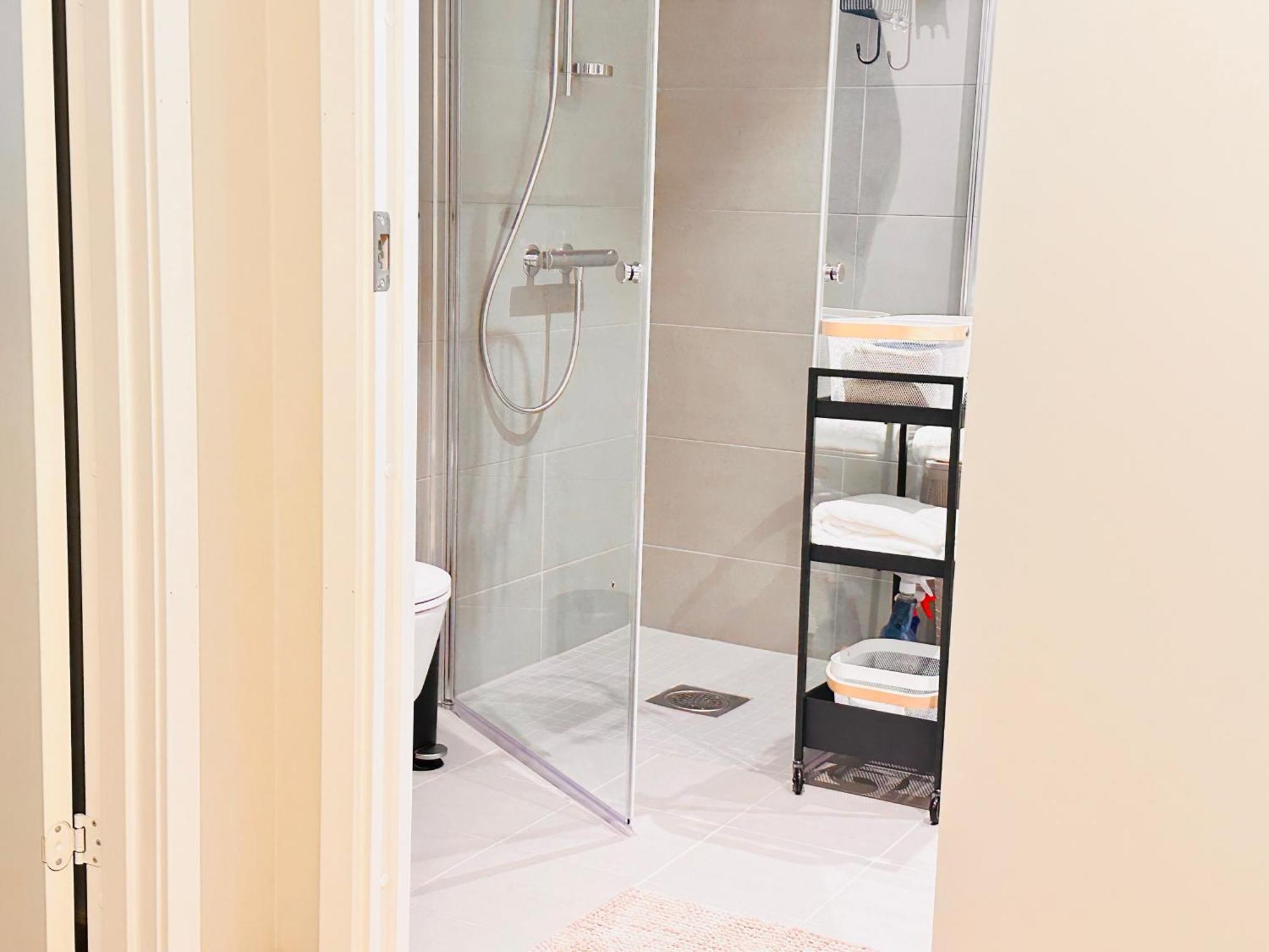 New Modern 2 With 2 Beds & Free Parking Lejlighed